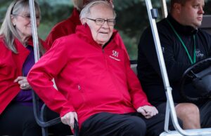 ‘Father Time Always Wins’: Warren Buffett, 94, Just Announced Major Changes to His Plan to Give Away His Money ‘Father Time Always Wins’: Warren Buffett, 94, Just Announced Major Changes to His Plan to Give Away His Money