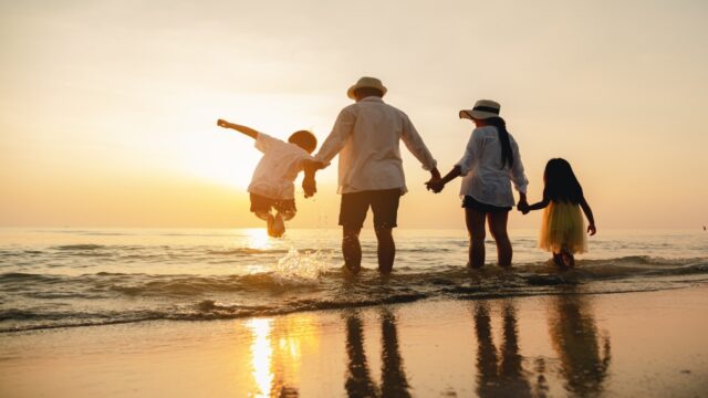 10 tips to reduce holiday travel stress and enjoy a quality family time