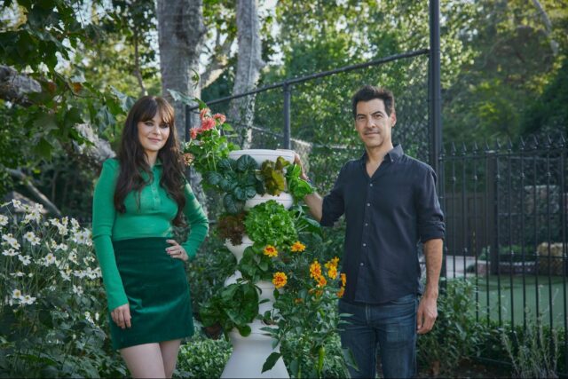 from-hollywood-to-harvest-how-zooey-deschanel-is-on-a-mission-to-make-fresh-produce-more-a67b39256c40a9.jpg From Hollywood to Harvest — How Zooey Deschanel is on a Mission to Make Fresh Produce More Accessible