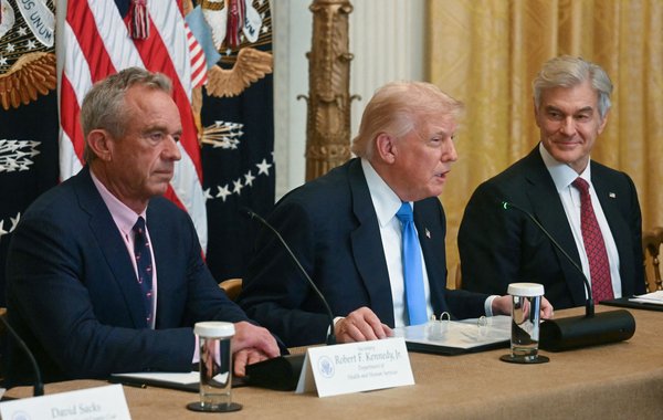 trump-demands-drugmakers-slash-us-prices-or-face-consequences.jpg Trump demands drugmakers slash U.S. prices or face consequences