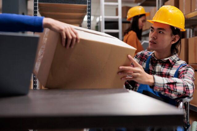 How Do Online Retail Order Fulfillment Services Work?