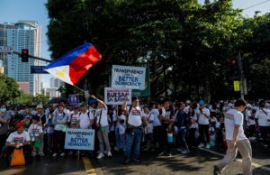 130,000 gather in Manila as flood-control scam puts top Philippine officials under scrutiny 130,000 gather in Manila as flood-control scam puts top Philippine officials under scrutiny