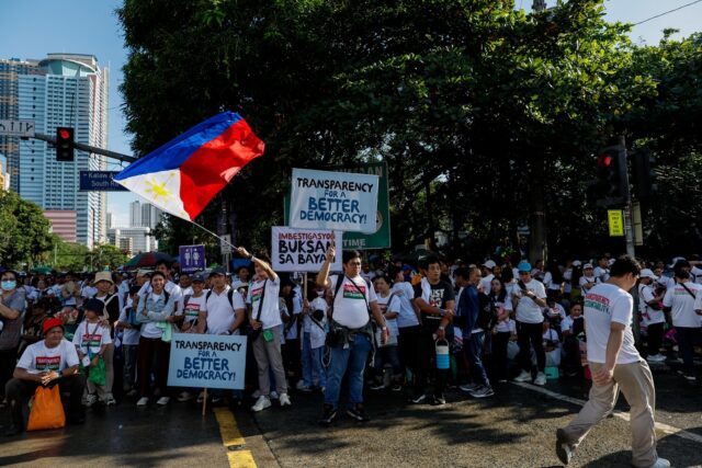 130,000 gather in Manila as flood-control scam puts top Philippine officials under scrutiny