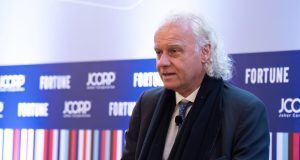 Jefferies’ Chris Wood called Japan’s crash and the U.S. housing bubble. He’s now warning of an ‘AI capex arms race’ Jefferies’ Chris Wood called Japan’s crash and the U.S. housing bubble. He’s now warning of an ‘AI capex arms race’